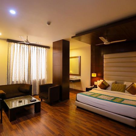 Cs Boutique Hotel Фаридабад Екстериор снимка