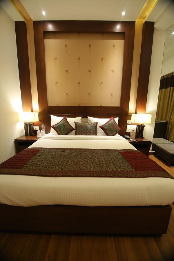 Cs Boutique Hotel Фаридабад Екстериор снимка