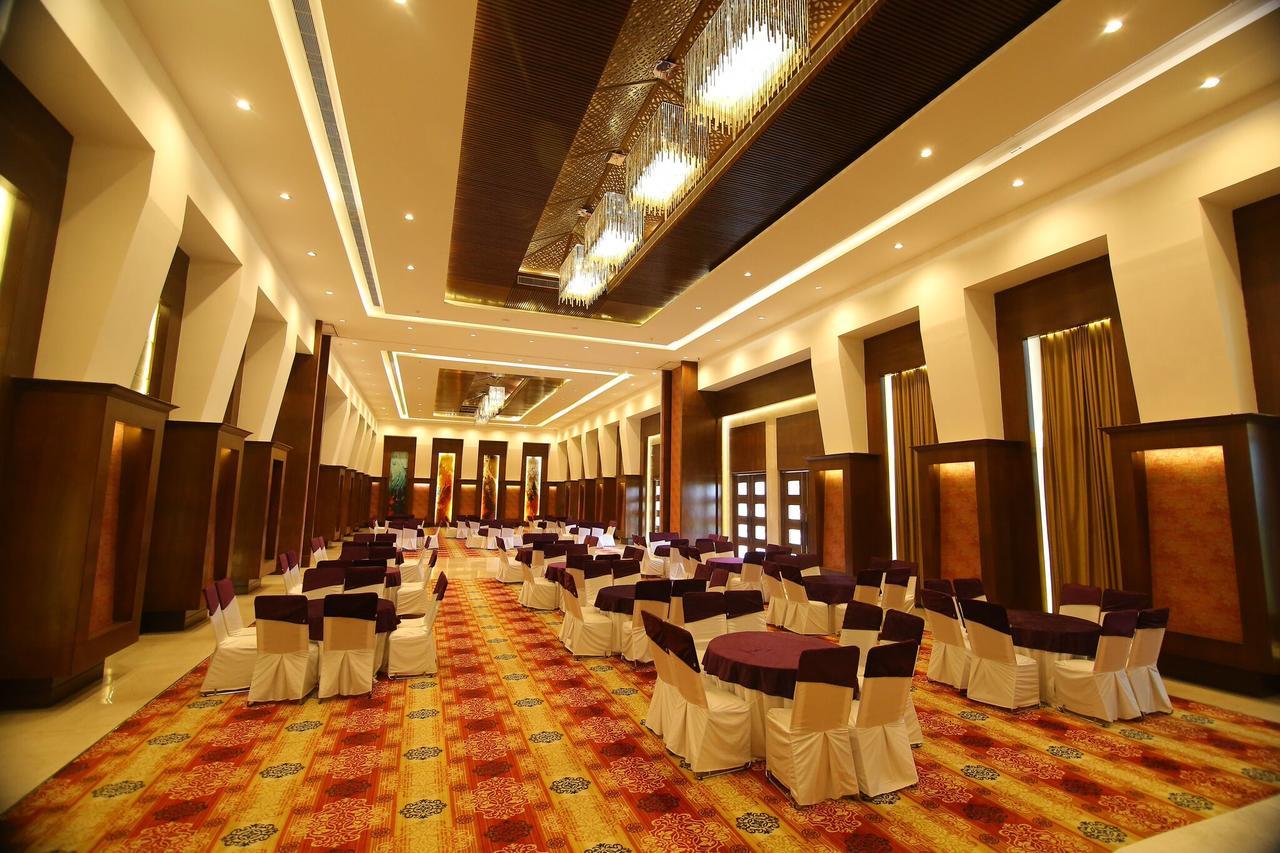 Cs Boutique Hotel Фаридабад Екстериор снимка
