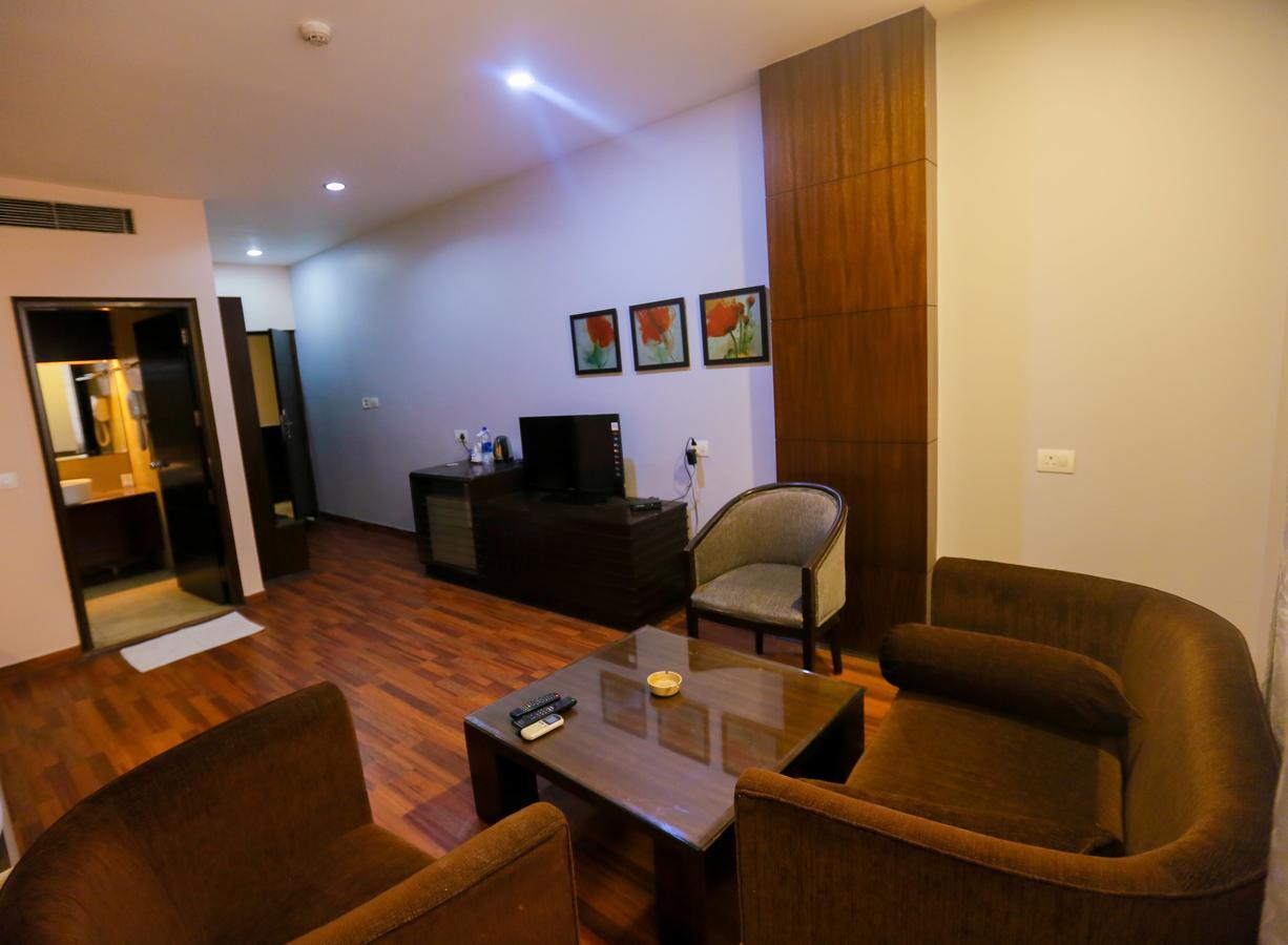 Cs Boutique Hotel Фаридабад Екстериор снимка