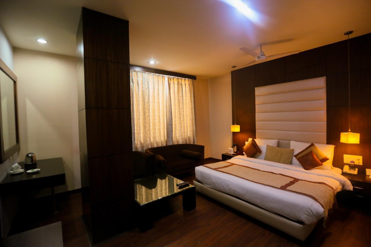 Cs Boutique Hotel Фаридабад Екстериор снимка