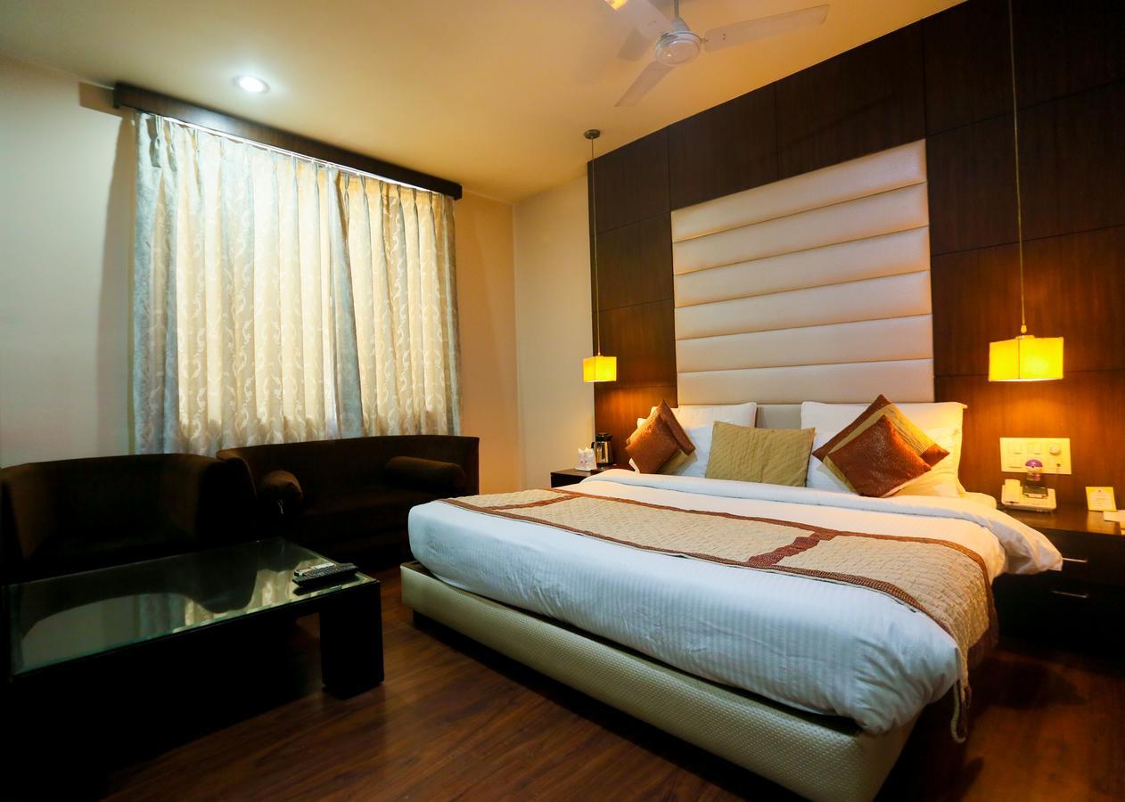 Cs Boutique Hotel Фаридабад Екстериор снимка