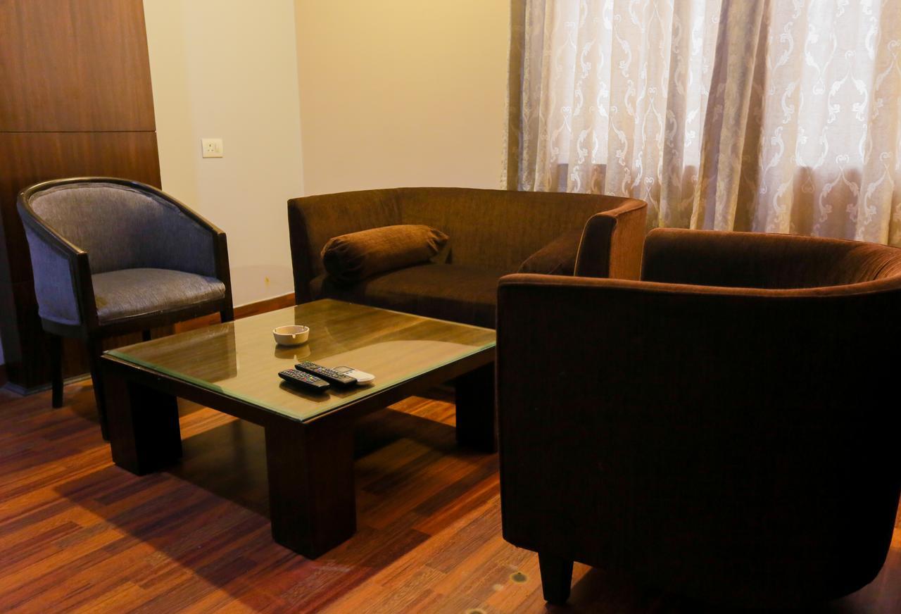 Cs Boutique Hotel Фаридабад Екстериор снимка