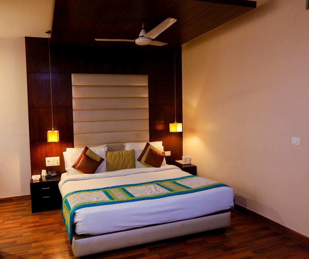 Cs Boutique Hotel Фаридабад Екстериор снимка