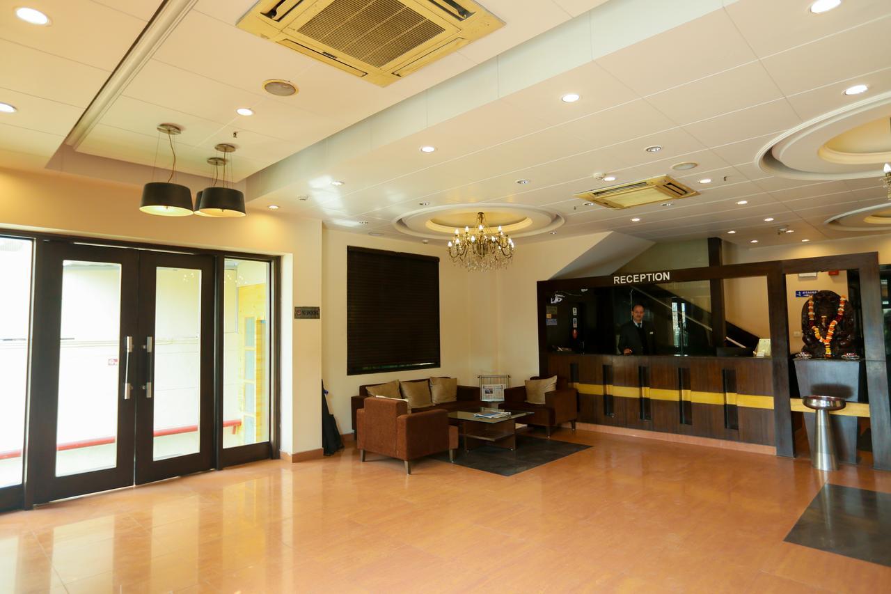 Cs Boutique Hotel Фаридабад Екстериор снимка