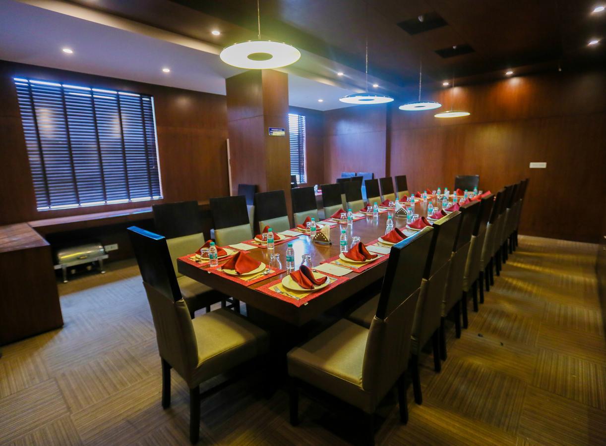 Cs Boutique Hotel Фаридабад Екстериор снимка