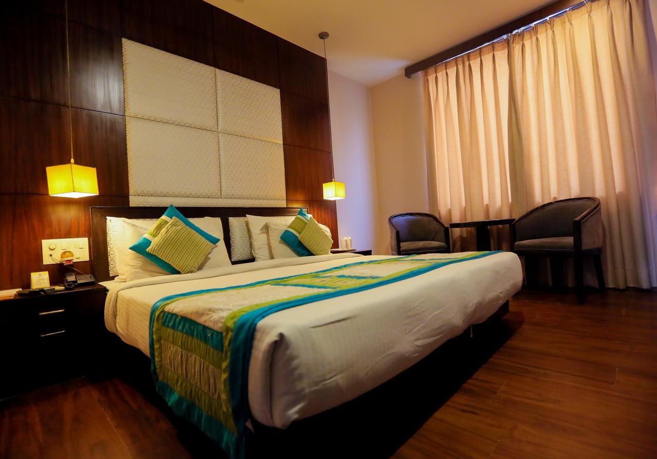 Cs Boutique Hotel Фаридабад Екстериор снимка