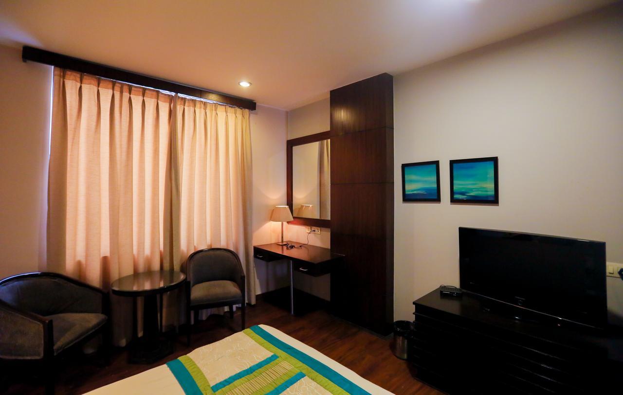 Cs Boutique Hotel Фаридабад Екстериор снимка