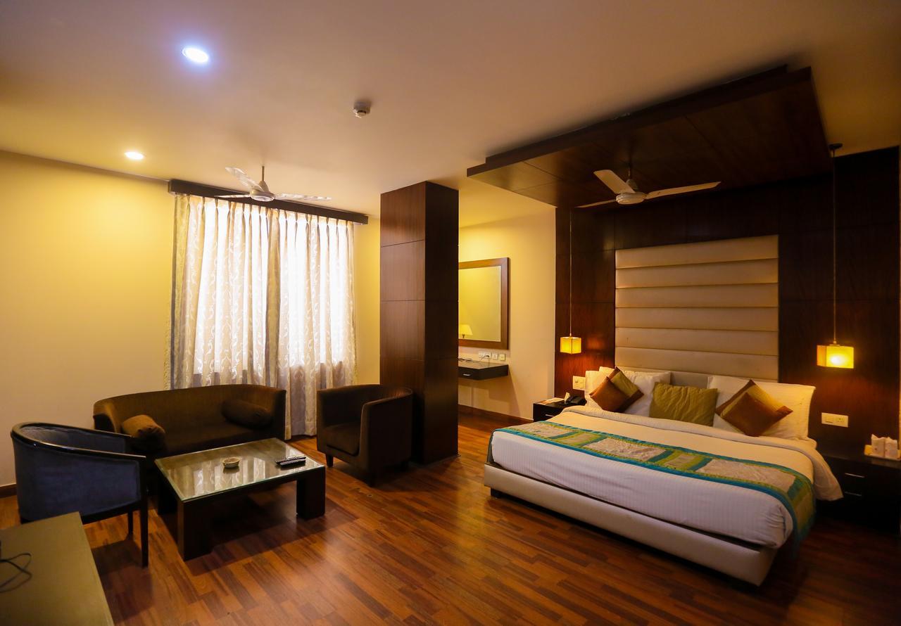 Cs Boutique Hotel Фаридабад Екстериор снимка