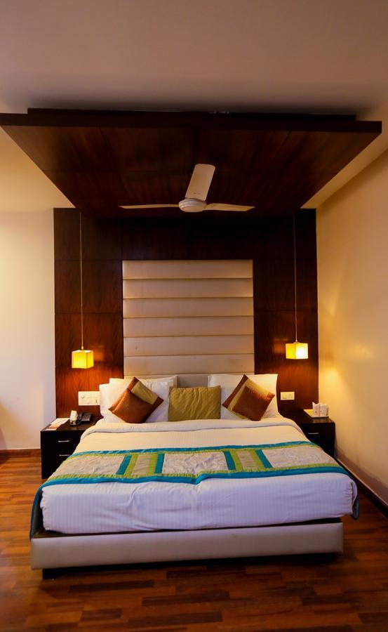 Cs Boutique Hotel Фаридабад Екстериор снимка